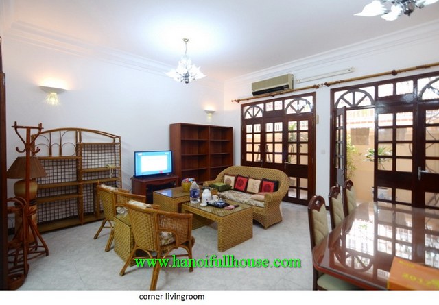 Cho thuê nhà đầy đủ đồ đạc, ánh sáng tự nhiên, 3 phòng ngủ ở Đội Cấn, Ba Đình 